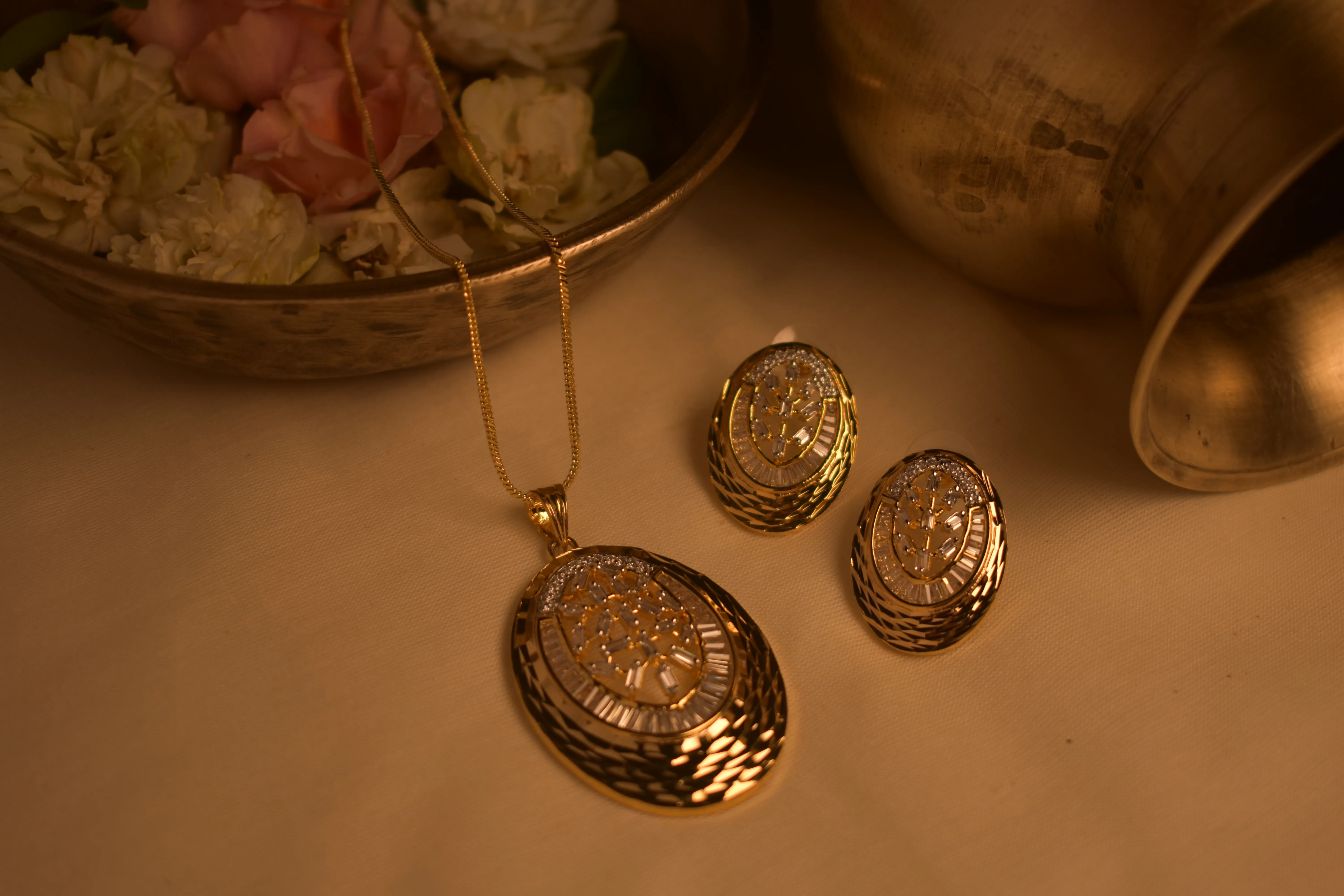 HIRANYA OVAL PENDANT SET - Image 5