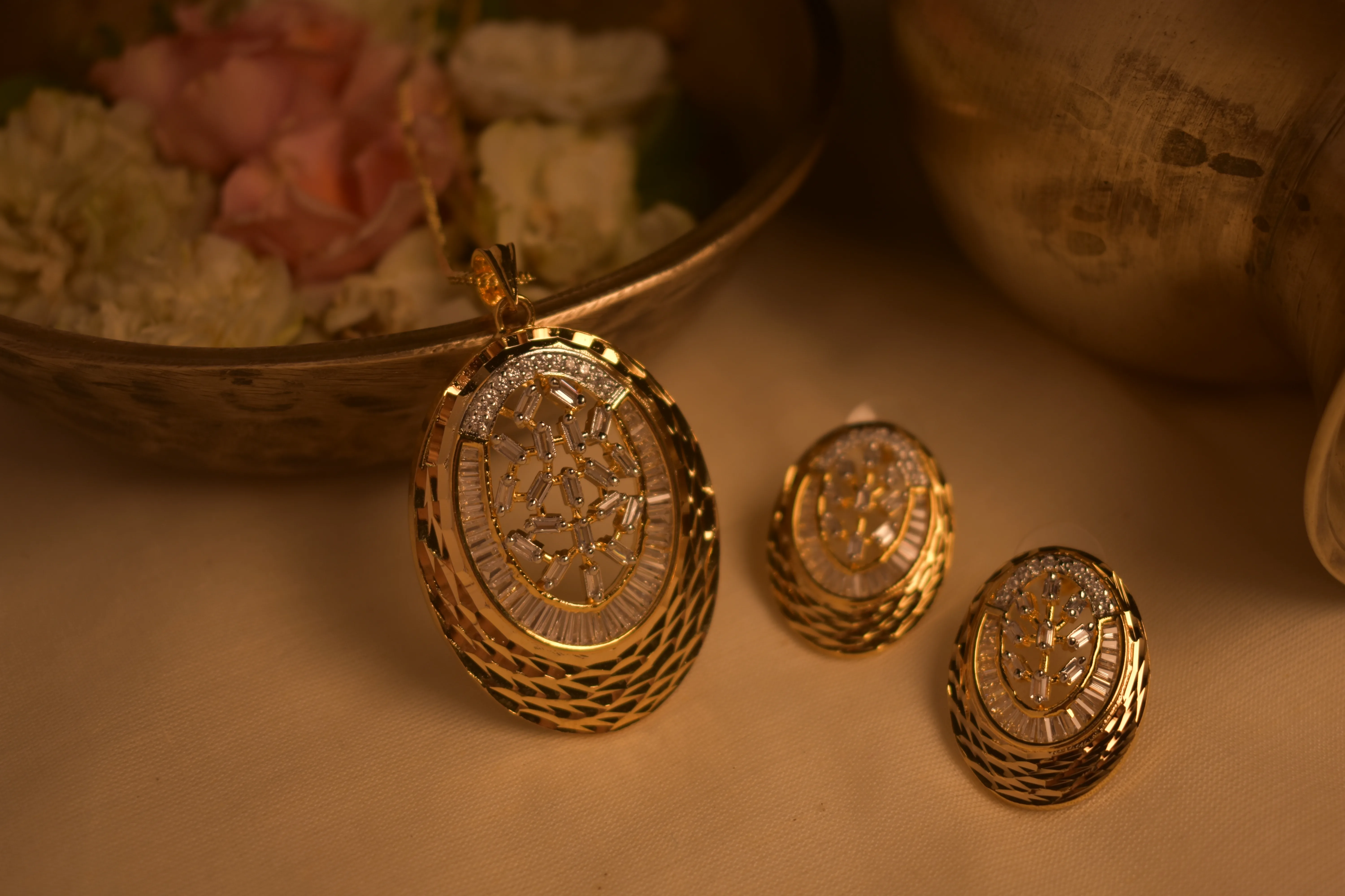HIRANYA OVAL PENDANT SET - Image 4