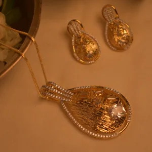 Sunehri Kairi Pendant Set