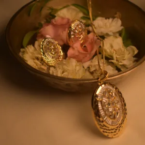 Rajvanshi Jadau Oval Pendant Set